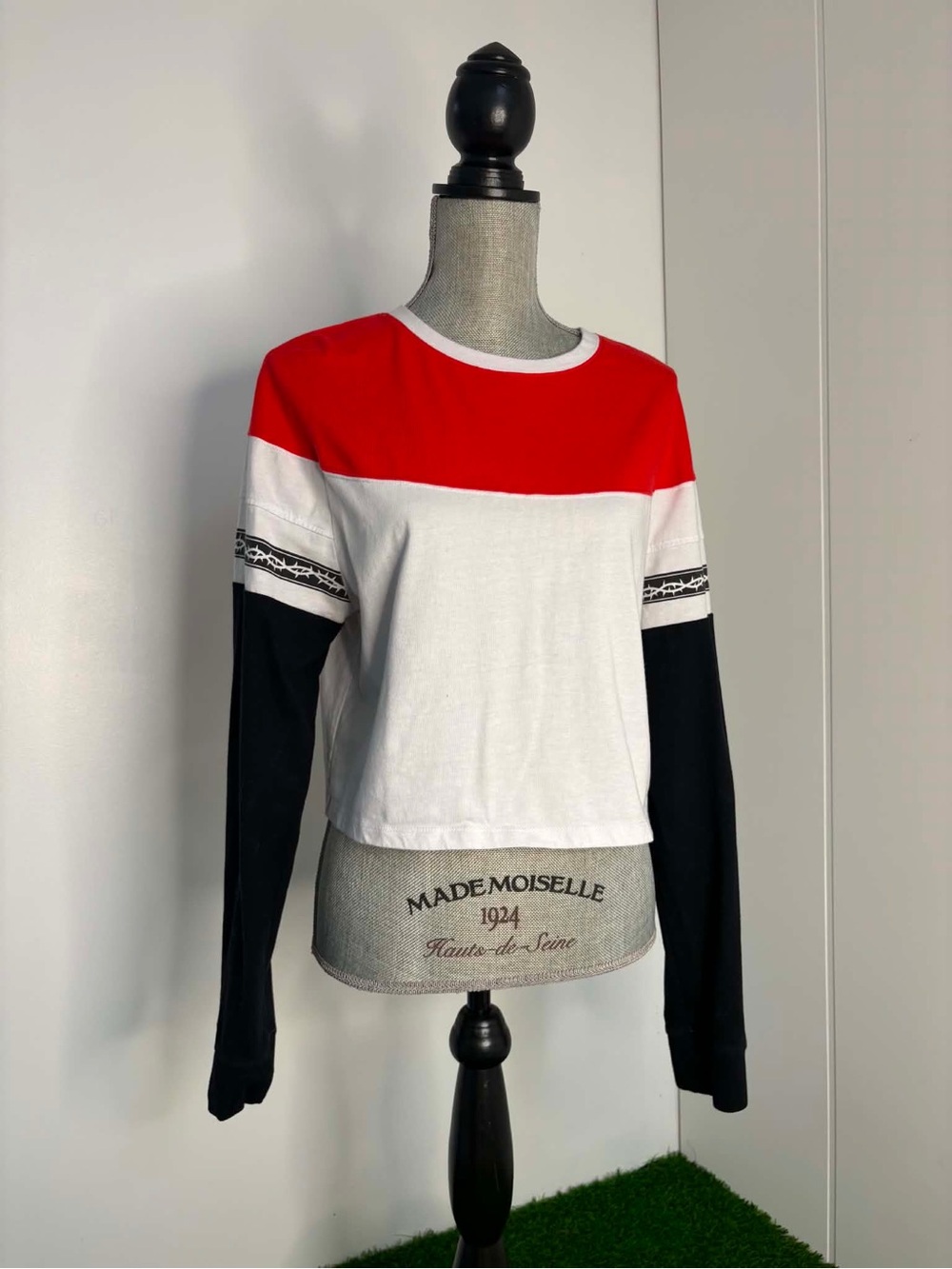 Colorblock Long-Sleeve Crewneck Top - Red, White & Black